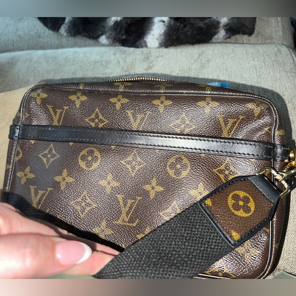 NOT FOR SALE POSHMARK HAS NOT REMOVED THIS LISTING - Picture 14 of 15